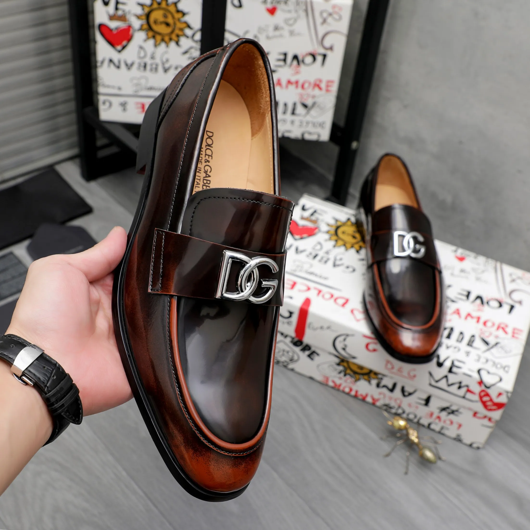 Men's shoes 💰500 Product trademark: DG (Dolce & Gabbana) business casual leather shoes Regular size: 38-45 (45 is custom-made and non-returnable) Product materials: Selected pearlescent polished cowhide upper, cowhide lining, original outsole